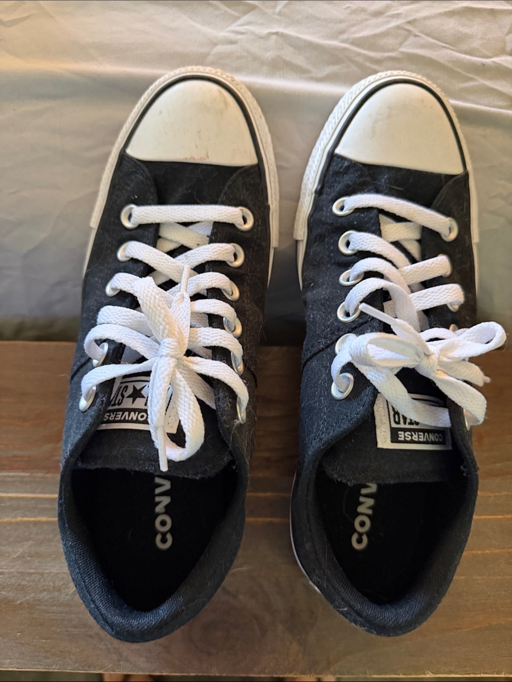Converse women’s size 8 Black and White Low Top Sneakers